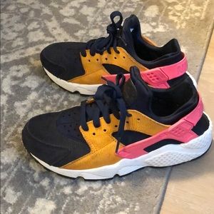 Nike limited-edition color combo sneakers